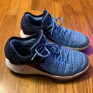 NIKE AIR JORDAN XXXII 32 Low Win like 82 UNC CAROLINA Tar Heels blue size 5.5 Y